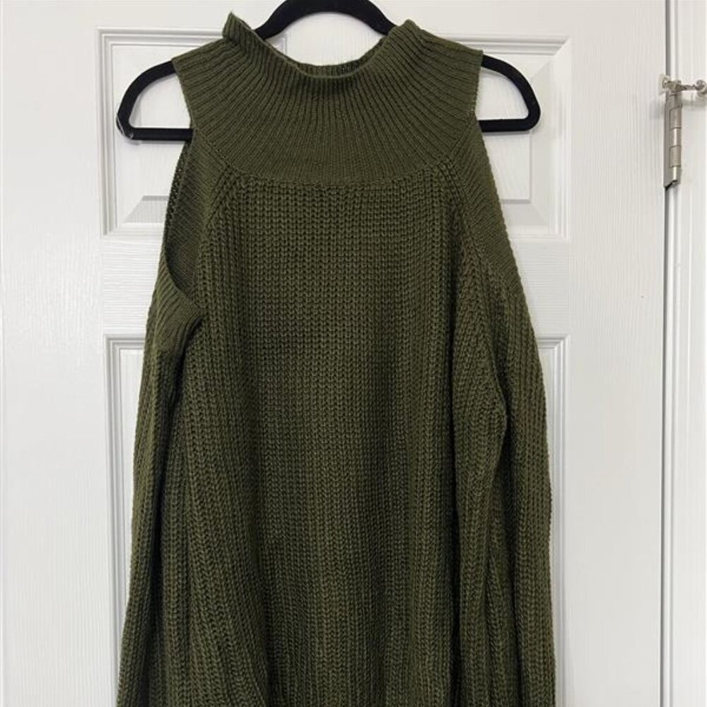 Chic Soul Cold Shoulder Sweater